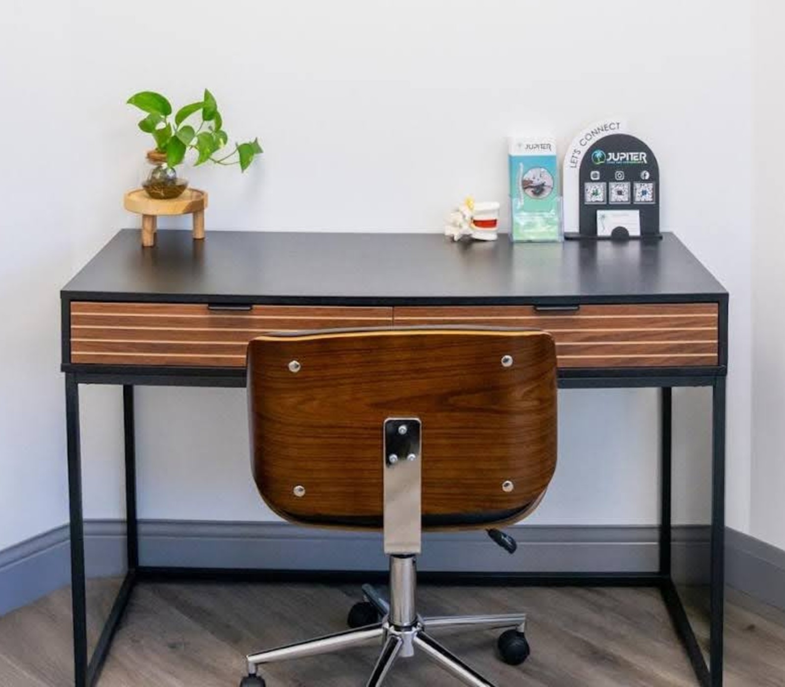 Picture of a desk at Jupiter Spine and Performance. Are you a remote or desk worker looking for alternative solutions for pain relief? Meet with a chiropractor in Jupiter, FL, to heal your body without surgery or medication.